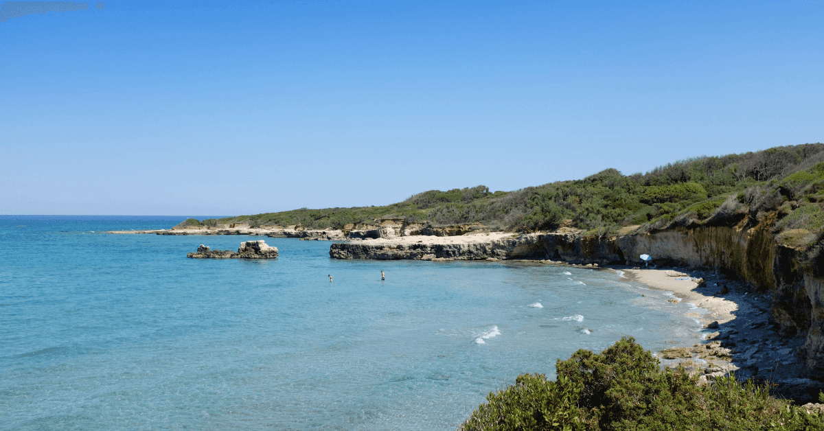 Baia dei turchi in Puglia: consigli utili su spiagge e cosa fare in vacanza