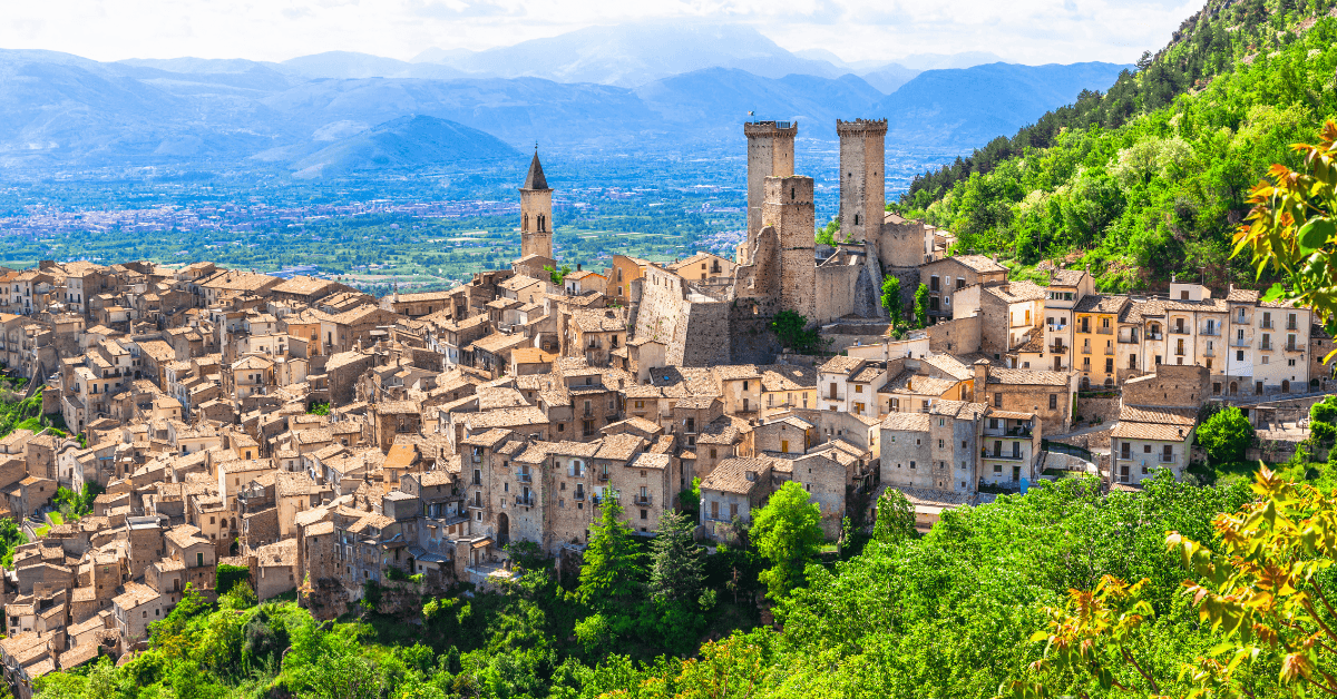 Abruzzo in moto: i 5 itinerari imperdibili per il 2024