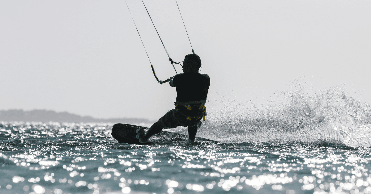 Kitesurf in Campania: le spiagge migliori per vivere l’emozione del volo sull’acqua
