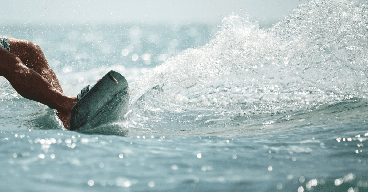 Kitesurf in Sardegna: le spiagge migliori per vivere l’emozione del volo sull’acqua