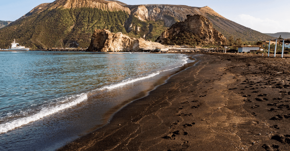 Spiagge con sabbia nera - la top 5