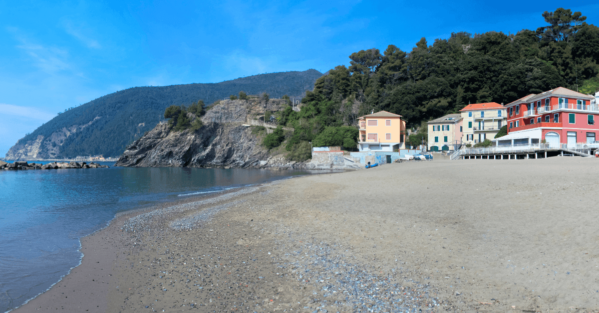 Le spiagge di sabbia più belle della Liguria