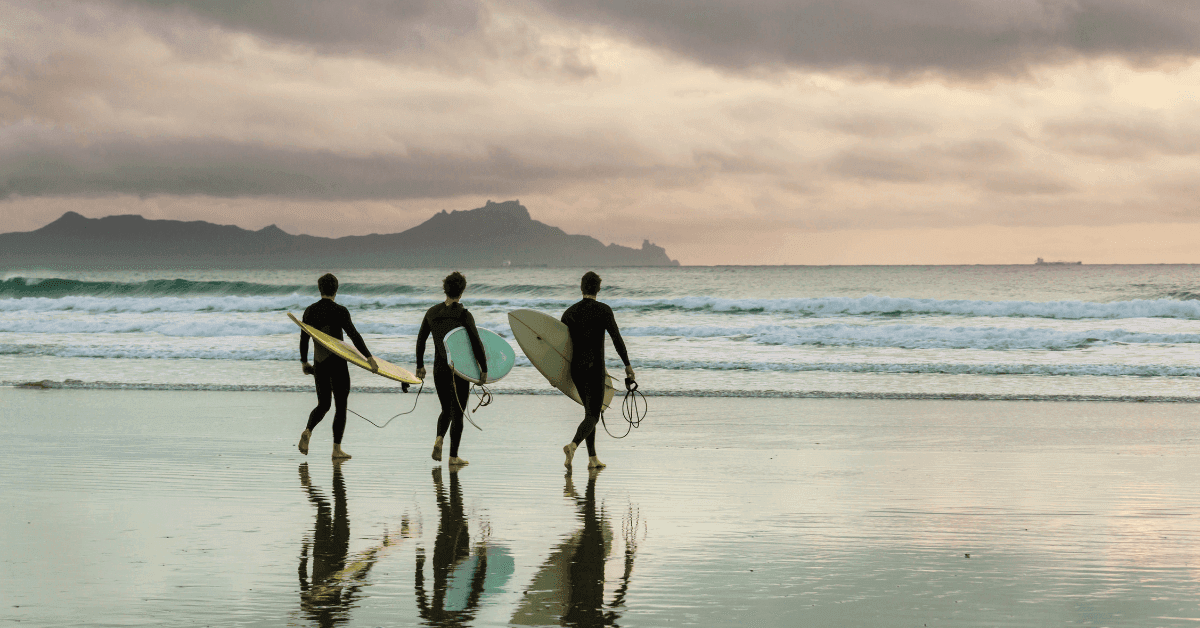 Surf a Cagliari: le migliori spiagge dove cavalcare le onde