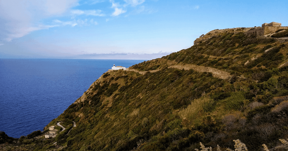 Alla scoperta delle più belle spiagge di Ustica