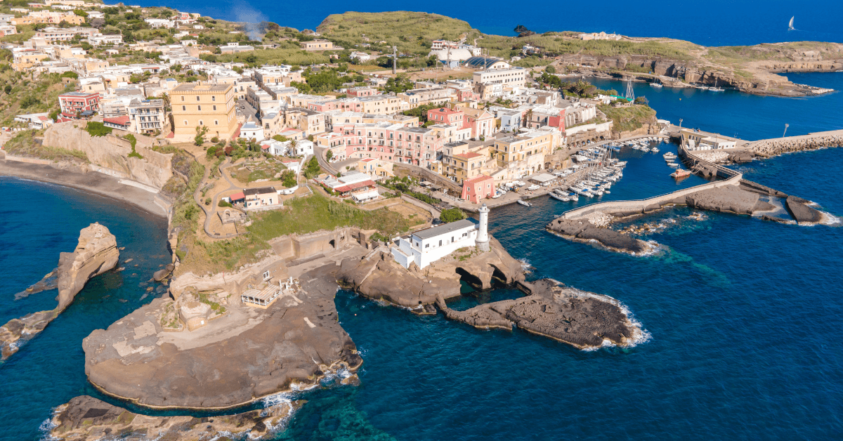 Ventotene 2026: Le Spiagge Più Belle per un'Estate Indimenticabile