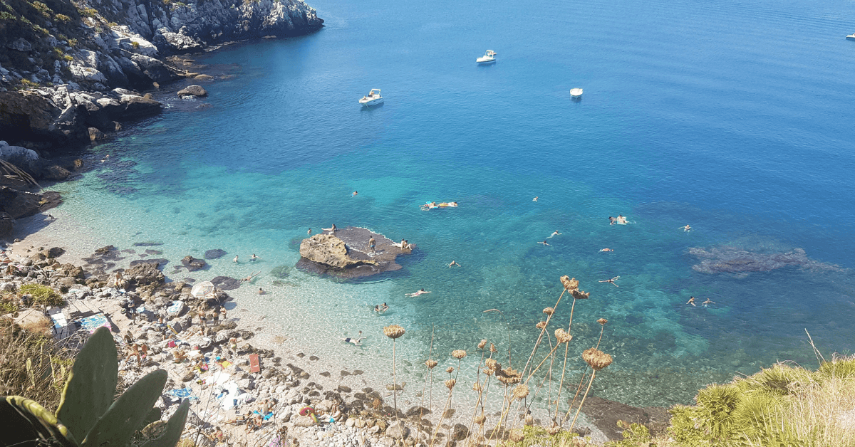 Spiaggia dei Francesi a Mongerbino in Sicilia